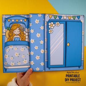 Casa delle bambole stampabile per bambole di carta blu e gialla, margherita, download digitale, lavoretti per bambini