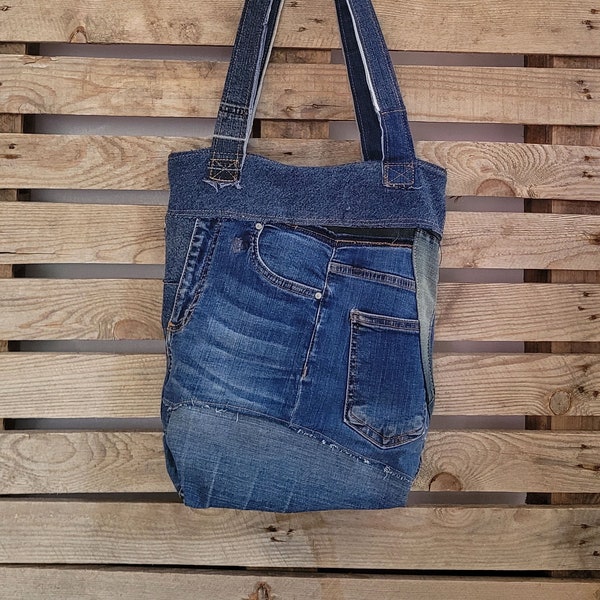 Borsa tote jeans riciclata, shopper attenta all'ambiente, con tasche e fodera, unisex, tessuto riproposto, denim rimodellato, unico