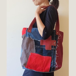 Upcycled Jeans Einkaufstasche mit Taschen und Futter, Umwelt-Einkaufstasche, Unisex, wiederverwendeter Stoff, Carryall One of a kind