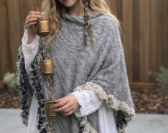 Mooie asymmetrische poncho – oversized brei- en haakpatroon voor volwassenen