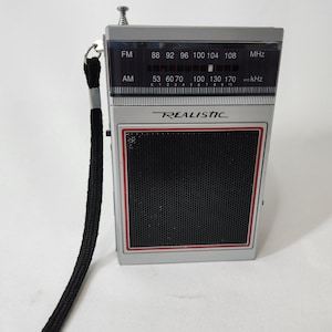 Radio portátil AM FM Radio Shack realista, modelo 12-719. Probada.