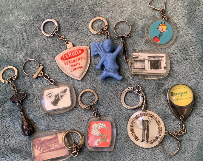 OLD Set of Ten Vintage Keychains! - Etsy