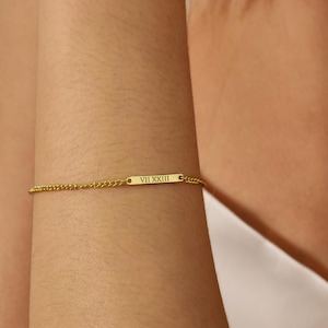 Mini gegraveerde staafarmband met kinketting, magere mini goudstaafarmband, aangepaste gegraveerde naamarmband, gegraveerde datum, cadeau voor haar