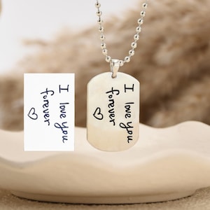 Regalo para el Día del Padre, collar con placa de identificación grabada a mano, moderno y real, con un símbolo de recuerdo característico.