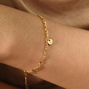Minimalist Disc Initial Bracelet, Tiny Disc Bracelet, Custom Letter Bracelet, Coin Initial Bracelet, Dangle Bracelet, Gift for Her