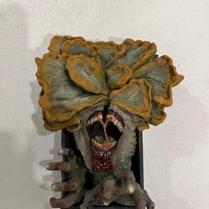Clicker Book Nook + Wall Mount - The Last of Us - Hand Painted