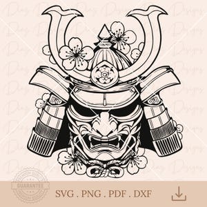 Puede incluir: Ilustración en blanco y negro de un casco de samurái con una máscara feroz, adornada con flores de cerezo. El diseño incluye el texto "SVG. PNG. PDF. DXF" y un sello de garantía, ideal para arte digital.