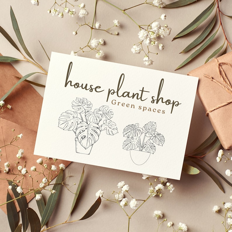 K&ouml;nnte beinhalten: Eine wei&szlig;e Karte mit schwarzem Text, der "house plant shop Green spaces" lautet, und zwei Strichzeichnungen von Topfpflanzen.