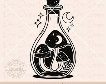 Peut inclure: Illustration en noir et blanc d'une bouteille de potion magique. La bouteille contient des champignons, un croissant de lune et des étoiles. La bouteille est bouchée avec un bouchon. Le texte en bas indique "Magic potion bottle SVG .PNG .PDF .DXF".