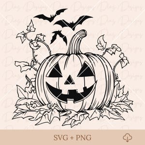 Puede incluir: Una ilustración en blanco y negro de una calabaza tallada con una amplia sonrisa de dientes. La calabaza está rodeada de hojas y enredaderas.