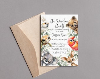 Könnte beinhalten: Eine Einladung zu einer Babyparty für Jessica Moore. Die Einladung zeigt eine Aquarell-Illustration verschiedener australischer Tiere, darunter ein Koala, ein Känguru, ein Papagei, eine Schildkröte und ein Kakadu. Der Text auf der Einladung lautet "An Adventure Awaits" und enthält das Datum, die Uhrzeit und den Ort der Party. Die Einladung enthält auch die RSVP-Informationen und die Registrierungsinformationen.