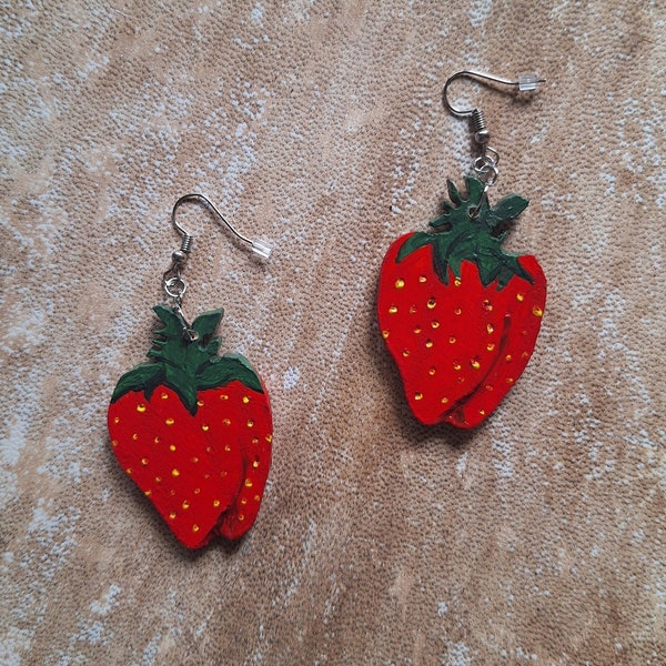 Boucles d'oreilles fraise en bois entièrement faite main