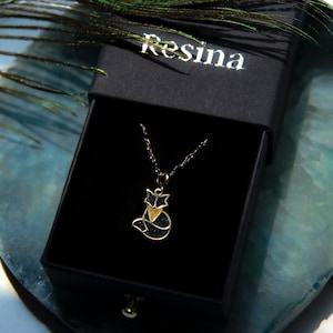 Unforgettable Statement: Bold black fox pendant in resin turns heads with its unique geometric design