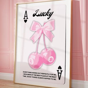 Stampa artistica da parete Lucky Y2K rosa alla moda, poster preppy retrò con carte da gioco, asso di cuori stampabile, stampe digitali, decorazione per dormitorio retrò da ragazza