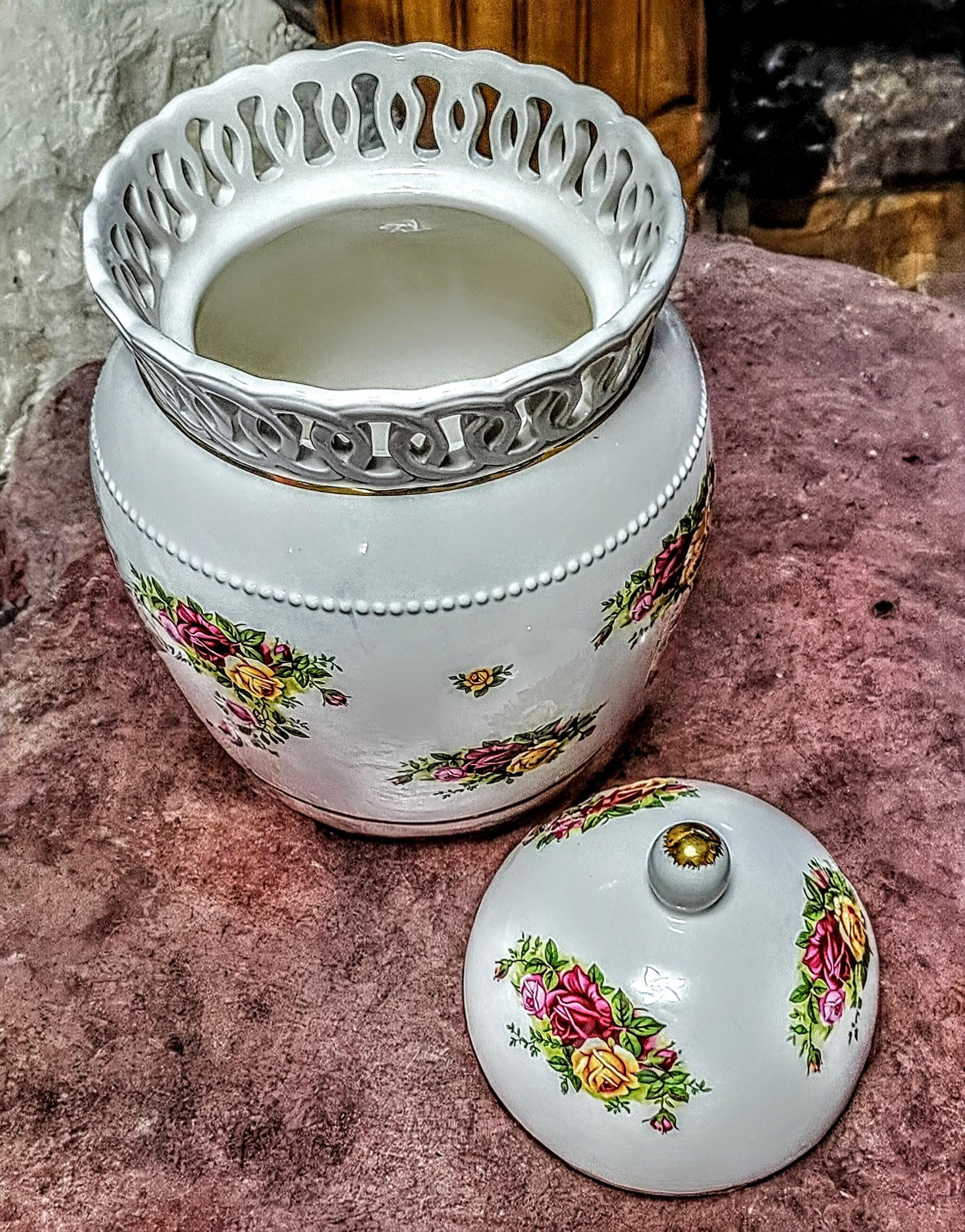 Royal Albert Old Country Roses Cookie Jar – Limited Edition
