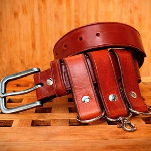 Bushcraft Belt – Handmade from Spanish Vegetable-Tanned Leather | Heavy-Duty Outdoor Belt with D-Rings & Carabiner Loops