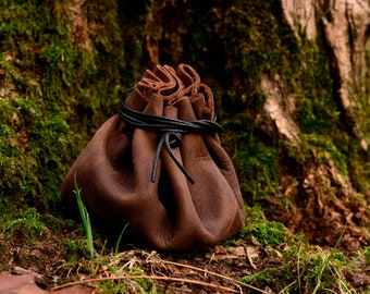 Leather Bushcraft Tinder Pouch | Tinder bag | Bushcraft and camping | Leather crafts | Leather bag | old bag