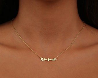 Collier prénom personnalisé en minuscules-collier prénom cursive délicat-bijoux faits main-collier prénom en or écrit-cadeau-cadeau pour la fête des mères pour elle