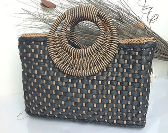 Elegant basket bag in black and brown with zipper