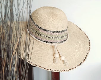 Boho Strohhut Sommerhut in Beige Flieder Salbei