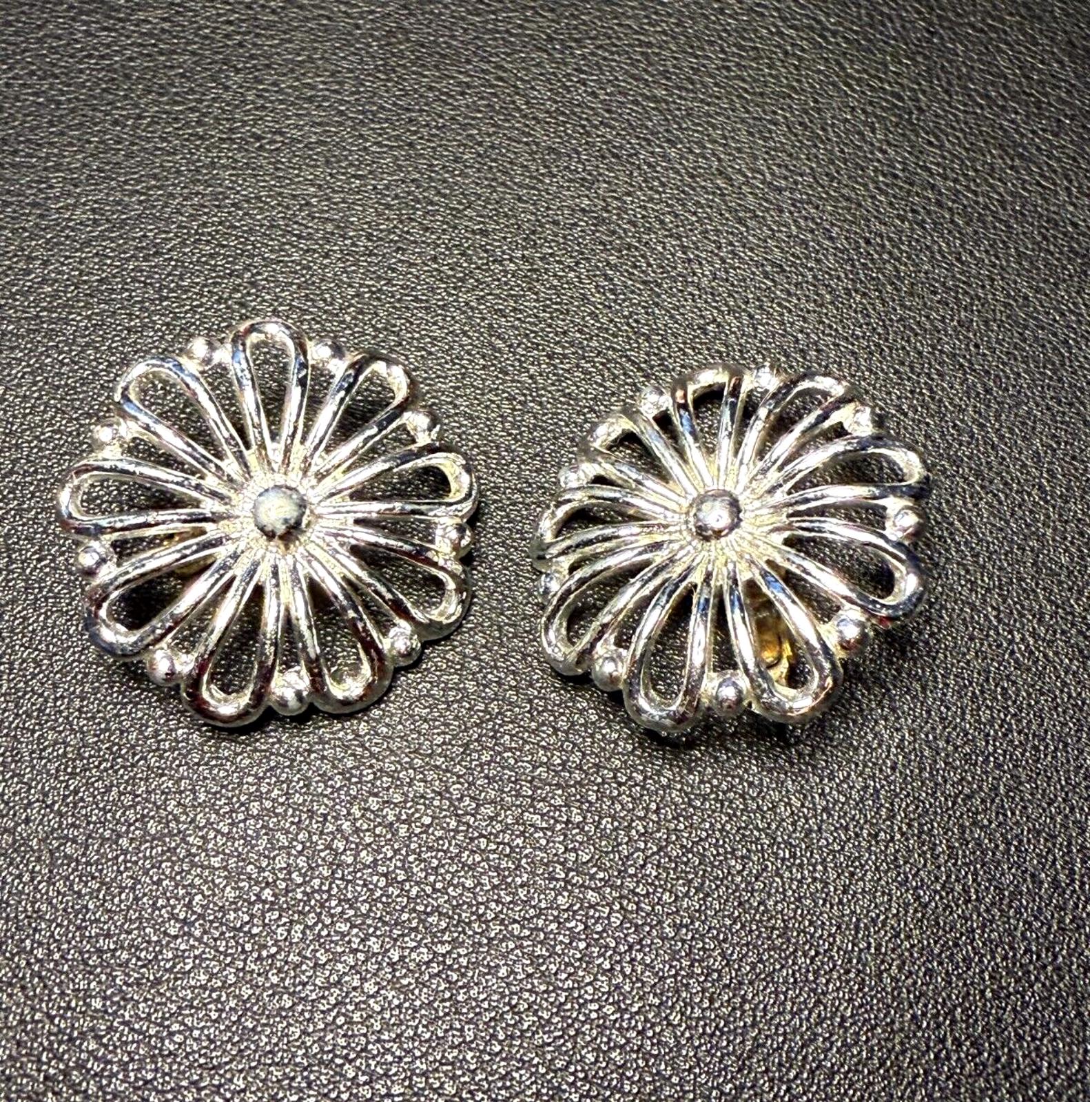 Orecchini Pendenti A Clip Fiore Margherita | Oro Placcato Fatti A Mano UK