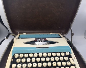 Vintage Smith Corona Aqua Turquoise Corsair 700 Portable Manual Typewriter