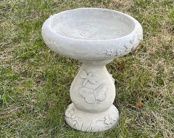 Garden Bird Bath Outdoor Concrete Bird Feeder Statue Bowl And Pedestal Outdoor Decor Butterfly Birdbath Sculpture Stone Birds Drinker Figure