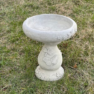 Garden Bird Bath Outdoor Concrete Bird Feeder Statue Bowl And Pedestal Outdoor Decor Butterfly Birdbath Sculpture Stone Birds Drinker Figure