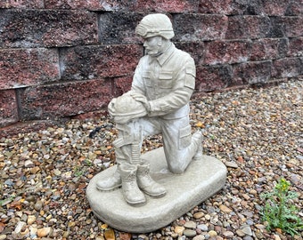 Stone Soldier Statue Memorial Grave Decoration Concrete Military Sculpture Outdoor Lawn Ornament Solid Rock Handmade Statuary Yard Art Decor