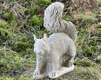 Concrete Squirrel Garden Statue – Outdoor Forest Animal Decor, Cement Yard Ornament, Cute Woodland Figurine for Patio or Lawn