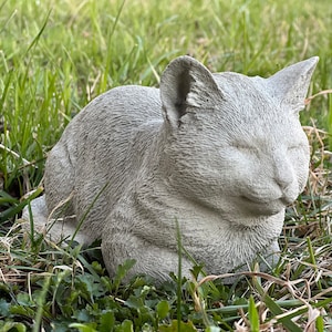Cat Memorial Concrete Statue Garden Realistic Cat Figurine Pet Lover Gift Feline Lover Remembrance Sculpture Lawn Ornament Kitty Statuary