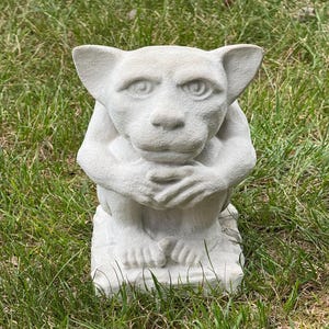 Concrete Gargoyle Statue for Garden Decor Gothic Guardian Sculpture Outdoor Stone Ornament Mythical Creature Figurine