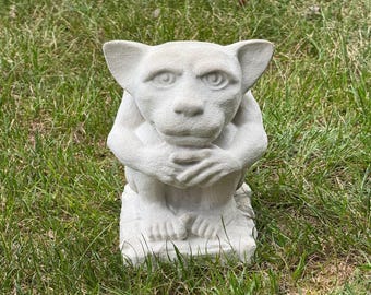 Concrete Gargoyle Statue for Garden Decor Gothic Guardian Sculpture Outdoor Stone Ornament Mythical Creature Figurine