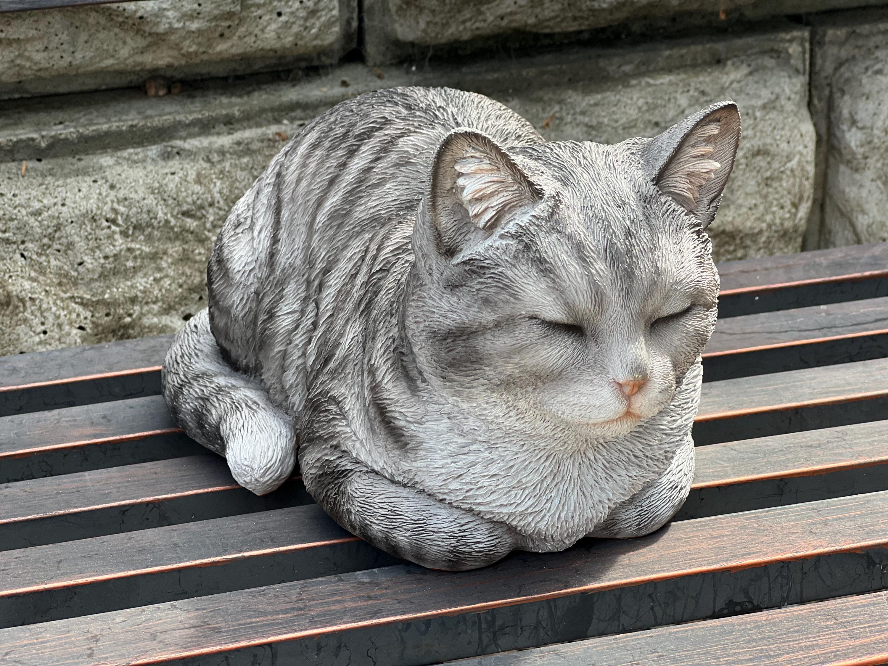 EatingBiting 20,3 cm Tuin Biddende Kat Standbeelden Kunst Decoratieve Sculptuur Patio Ornament Tabby Staande Nieuwsgierige Oranje Kitten Kunst voor Binnen, Buitendecoratie, Herdenkingsgraf Hars Gazon
