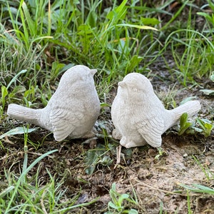 Two Birds Figurines Pair Concrete Bird Statue Little Birds Figures Cement Outdoor Decoration Stone Lawn Ornament Detailed Statuary Decor