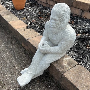 Bigfoot Garden Statue Concrete Sasquatch Sculpture Yeti Stone Statuary Outdoor Big Foot Large Figure Lawn Ornament Snowman Figurine