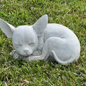 Concrete Chihuahua Garden Statue Sleeping Chihuahua Dog Figure Stone Ornament Outdoor Statuary Lawn Decoration Puppy Sculpture Memorial Gift