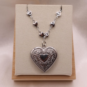 Locket Vintage Heart Necklace, Vintage Heart Locket, Heart Locket, Heart Necklace, Gifts for Mom, Gifts for Her, Gifts for Women