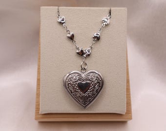 Locket Vintage Heart Necklace, Vintage Heart Locket, Heart Locket, Heart Necklace, Gifts for Mom, Gifts for Her, Gifts for Women