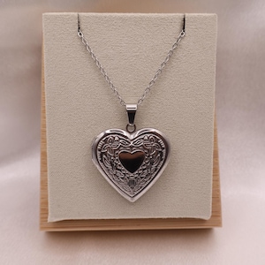 Locket Vintage Heart Necklace, Vintage Heart Locket, Heart Locket, Heart Necklace, Gifts for Mom, Gifts for Her, Gifts for Women