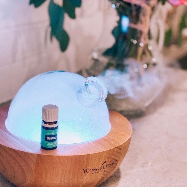 young living essentials oils aria wood and glass  diffuser