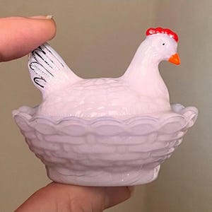 Boyd Glass Hen On Nest #140 Painted