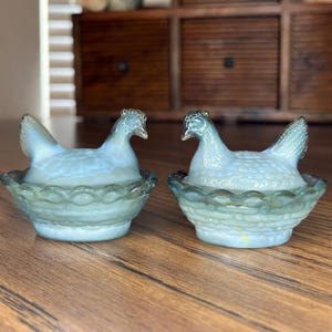 Boyd Glass #53 Violet Slate Hen On Nest