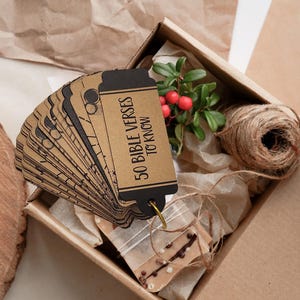 Bibel Schlüsselbund, 50 Bibelverse zu kennen, Metall Bibel Schlüsselring, doppelseitig, Weihnachtsgeschenke, Bibelspiele und Stocking Stuffers für geliebte Menschen