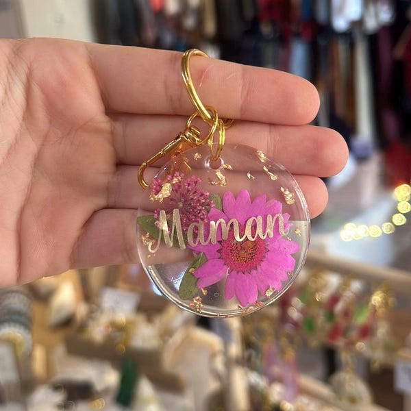 Mom Keychain, Mother's Day Gift, Dried Flowers