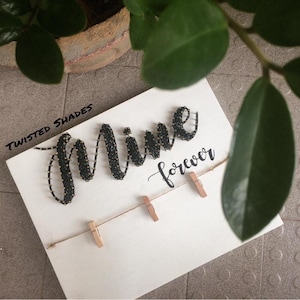 Decorazione personalizzata con fili e foto / Cartello personalizzato con nome di famiglia
