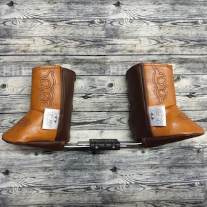 Western Stiefelüberzug Klumpfuß, Karamell & Braunes Leder + Cowboy Stickerei Design
