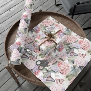 Hortensien Blume Schmetterling Geschenkpapier, Oster Geschenkverpackung, schicke preppy Geburtstag Verpackung, Hortensie Geschenkverpackung, botanisches Geschenkpapier
