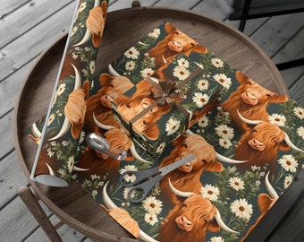 Hochlandkuh Geschenkpapier mit Blumenmotiv