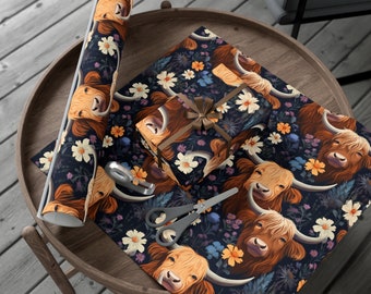 Inpakpapier hooglandkoe met donkere bloemen, cadeaupapier vee